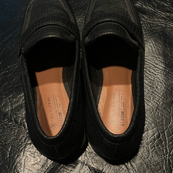 black crocodile print loafers - Picture 2 of 3